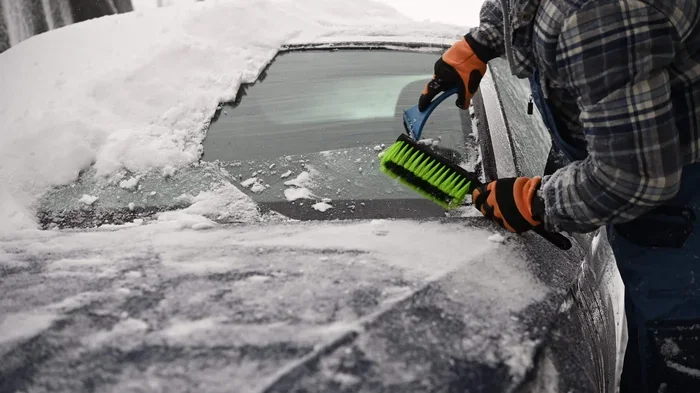 How to Remove Ice From Car Glass Quickly and Safely
