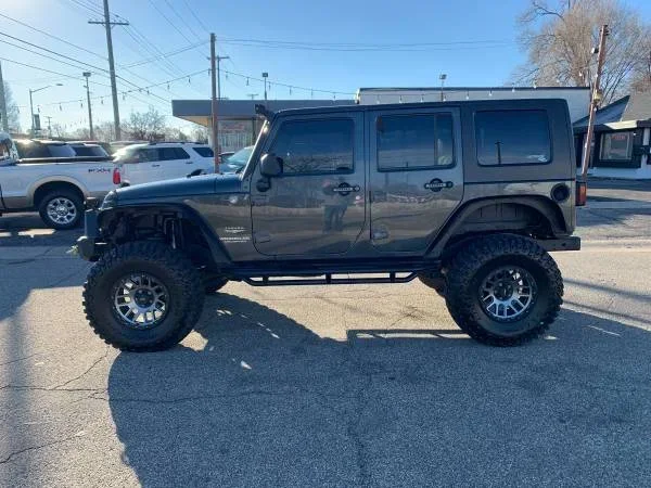 Does Jeep Sahara Have Lockers And Why You Need Them